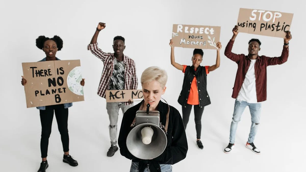 Activists of “Stop Usije” blocked the street in front of the MJSPP