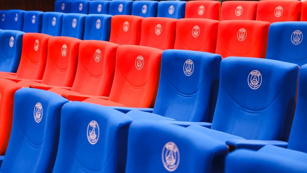 Nemići in France: Hundreds of fans as PSG joins the Champions League (VIDEO)