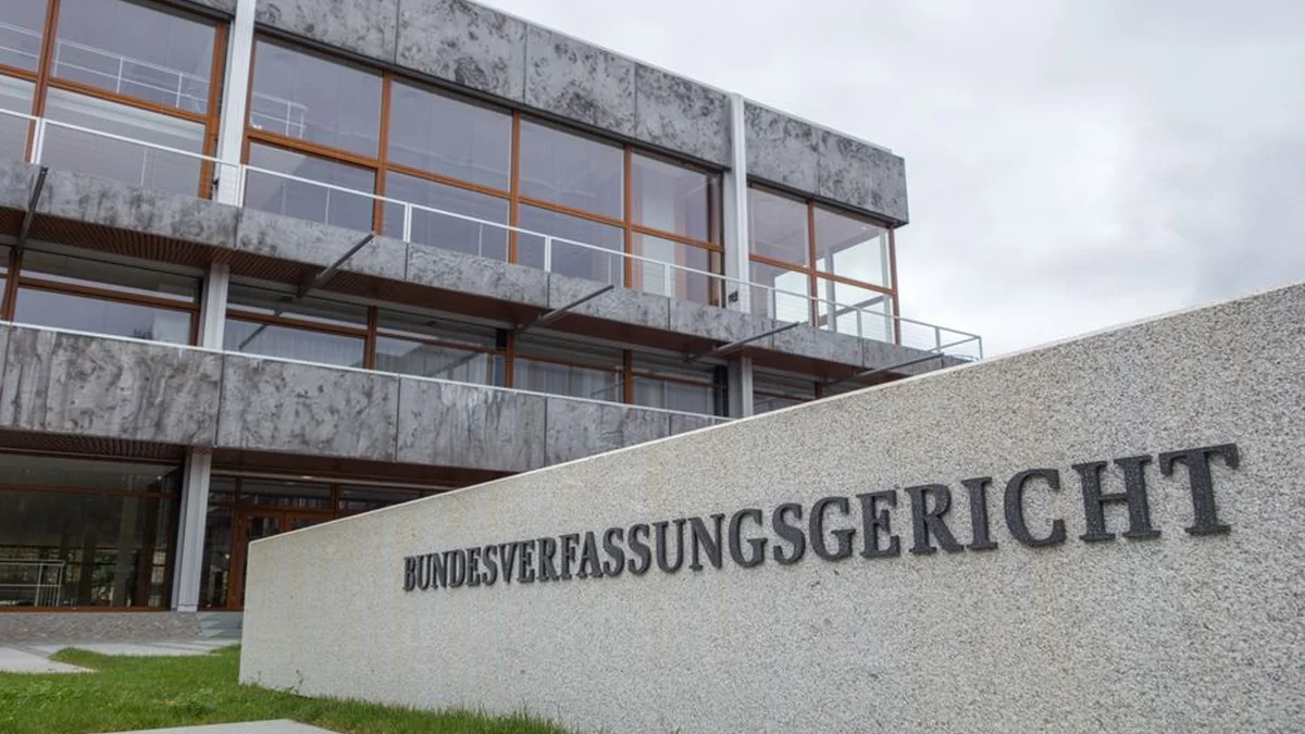 “Bild”: Five food-lovers from Germany don’t want to be caught stealing a purse
