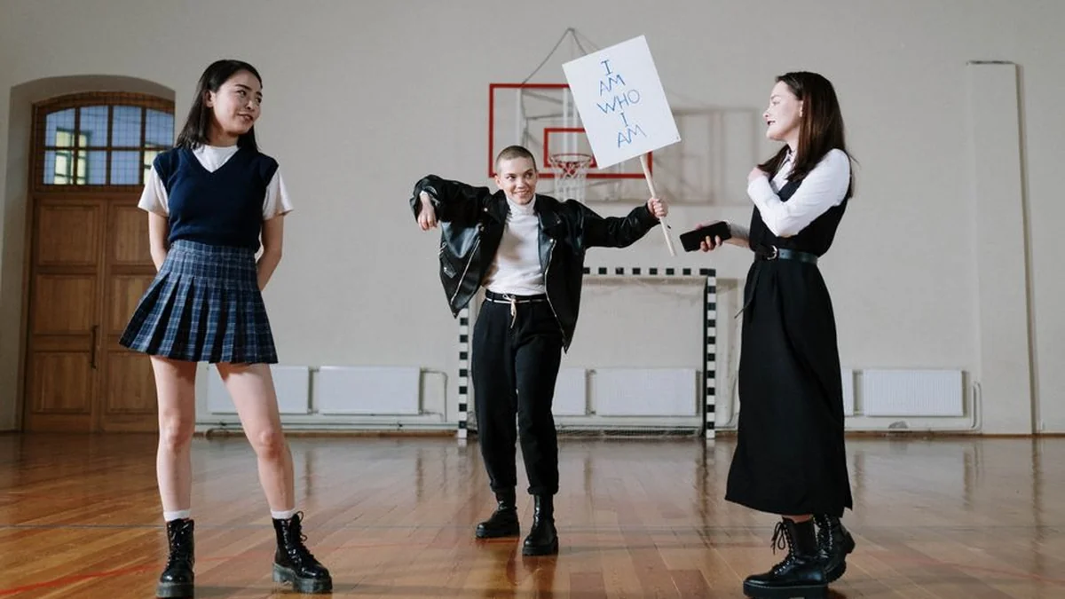 Look at the members of the Red Jabuka who wrote autographs for fans (VIDEO)