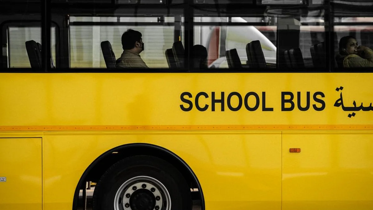Makedonian text: Horor v Egipet: Devet djece umrla je kada je minibus padnuo u kanal (VIDEO)