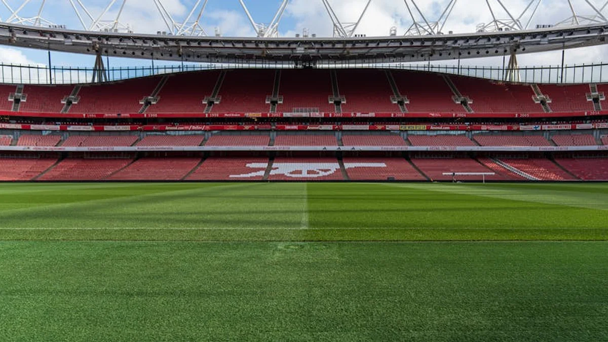 Ser Alex Ferguson congratulated PSG, and he also congratulated Arsenal!