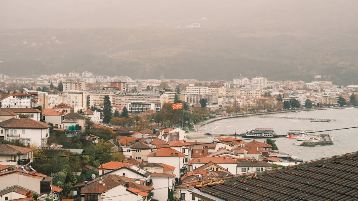 WE ARE NOT SELLING FOR MONEY, BUT WE ARE “KILLING” WITH HATRED: A Paradox in the Macedonian voice