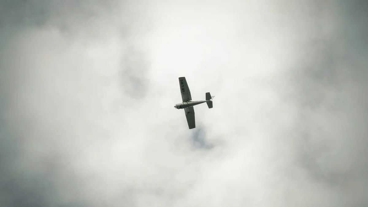 Avion crashed into a cloud in Peking. KINA MUMMS, WAS IT A COMPARISON WITH 11 SEPTEMBER?