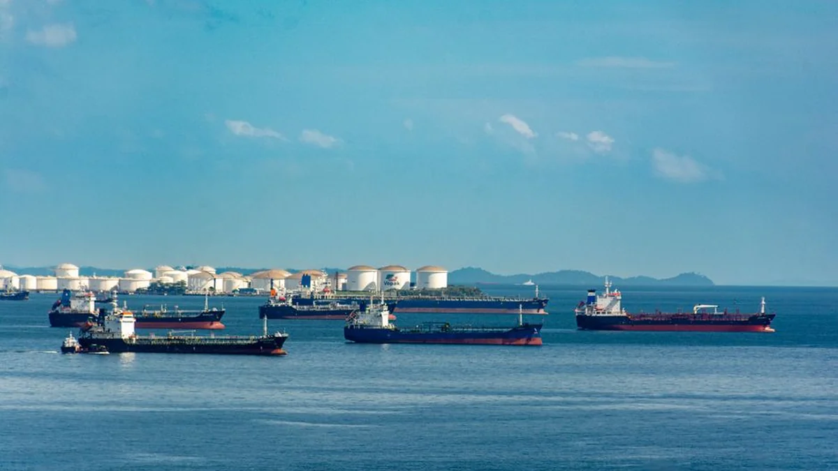 IRAN ENTERS ORMUZ – A tanker is ready and waiting for a new war for oil!