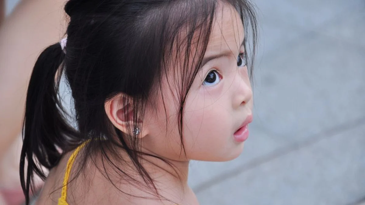 Preparatory steps and measures for the four-year-old child who mistreats a girl at the airport